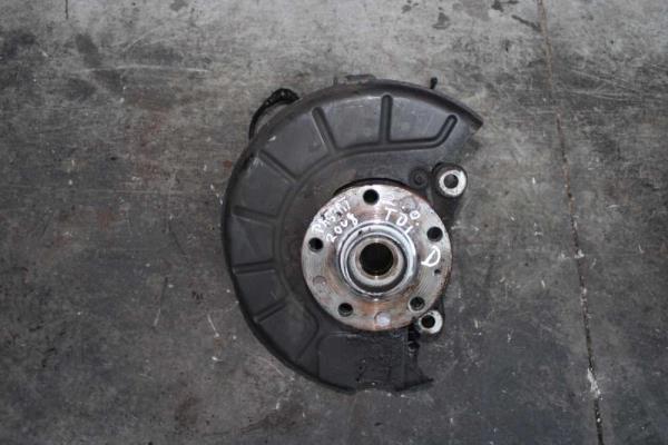 MOYEU AVANT DROIT VW PASSAT B6 2005-2010 - Vue 1